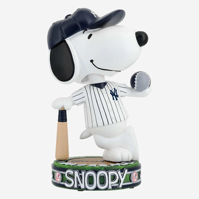 Snoopy New York Yankees 2025 Peanuts Bighead MLB Bobblehead