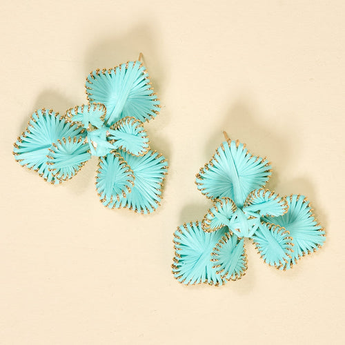 The Darling Effect’s Blue Main Character Earrings feature light blue raffia and gold trim, displayed on a pale yellow background. Lightweight and stylish, they’re perfect for everyday wear.