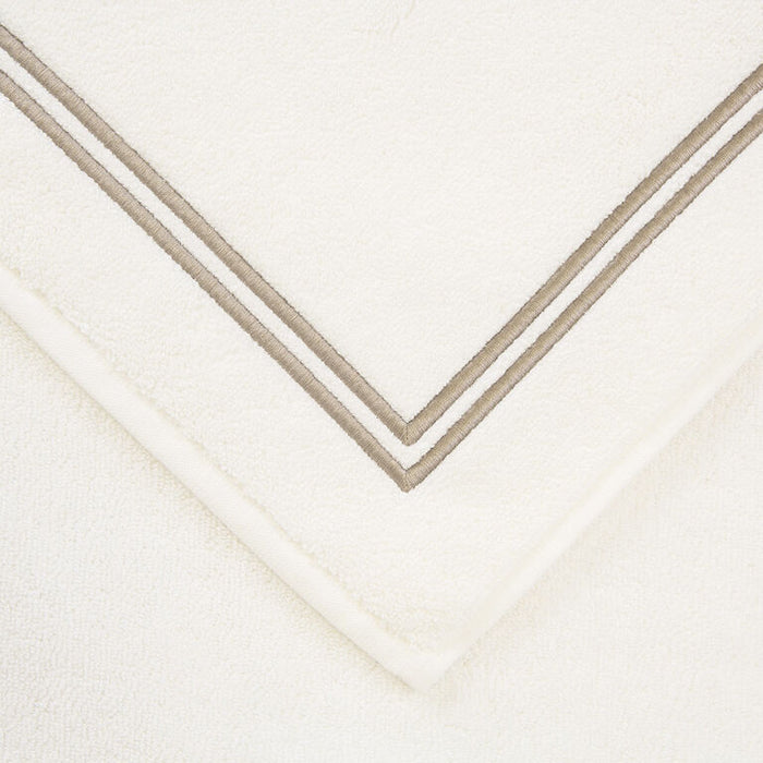 close up shot of the details and fabric of a white khaki Classic Bath Mat