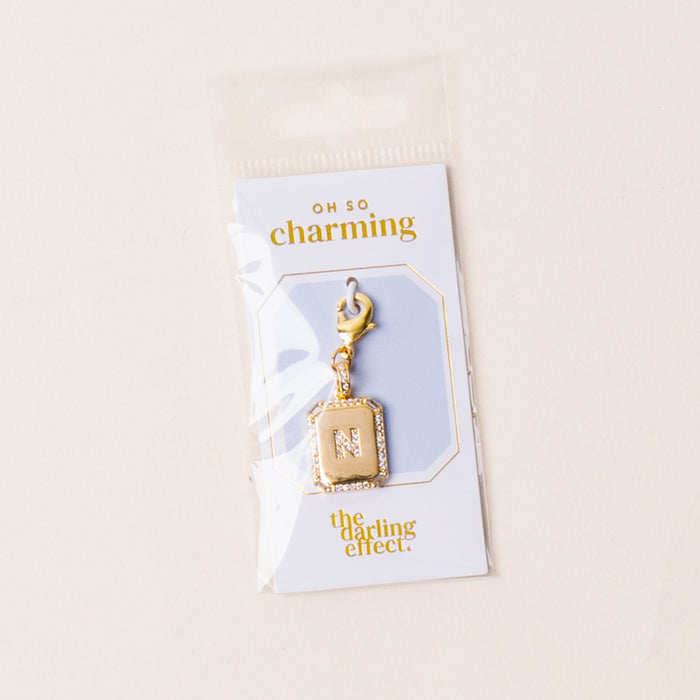 The-darling-effect N Jewelry Charm Initial Letter Gold: a gold-plated brass "N" charm with rhinestones, presented on an OH SO charming card—an ideal personalized addition to your jewelry collection.