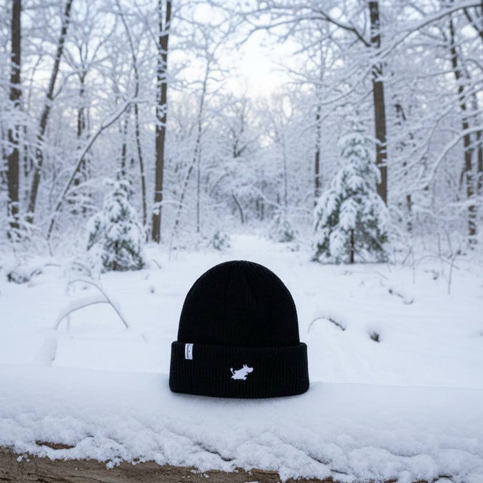 Nordicbuddies Classics Winter Moomin Beanie in black—cozy, warm winter hat, perfect for snowy outdoor forest adventures.