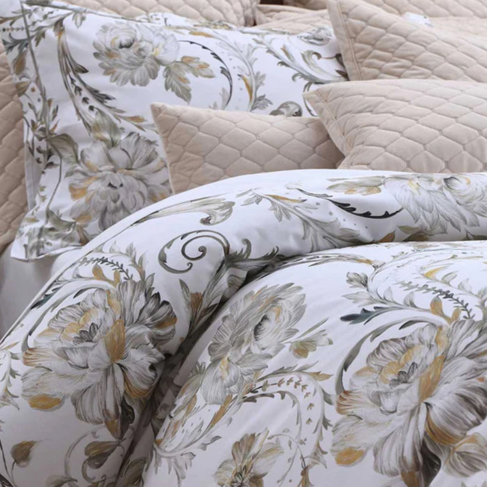 Ruben Pillowcase with beige pillows