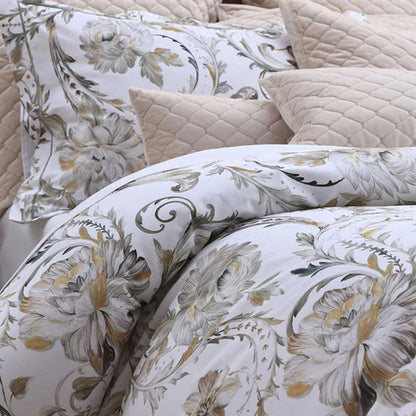 Ruben Pillowcase with beige pillows